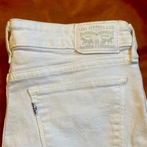 Vintage white Levi’s! Size 27, like new!